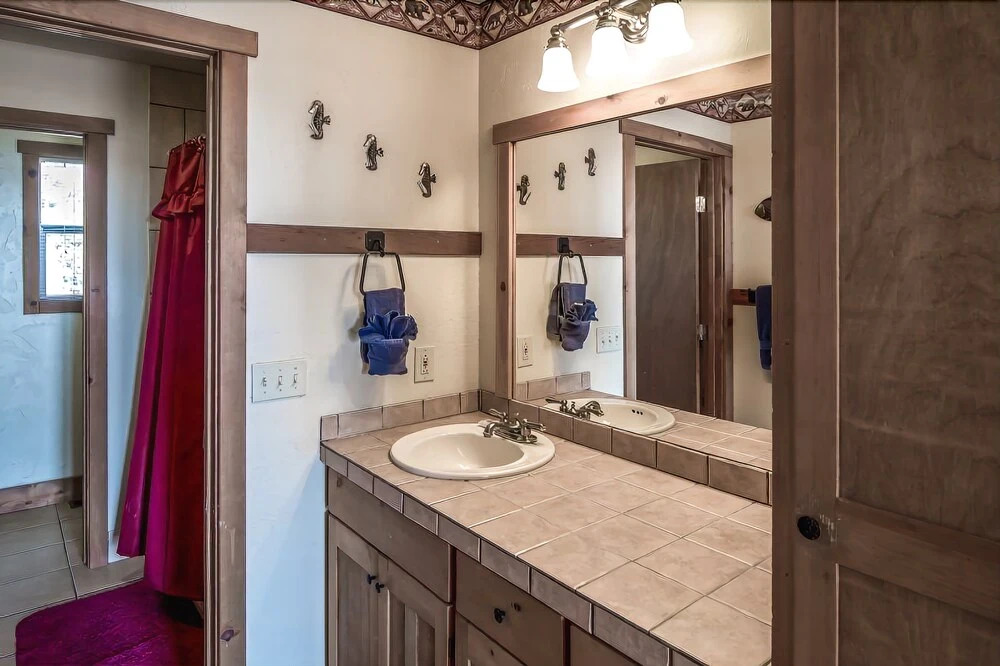 Alhambra - Three Bedroom Cabin