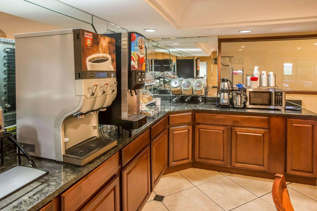 Econo Lodge Inn & Suites Monroe