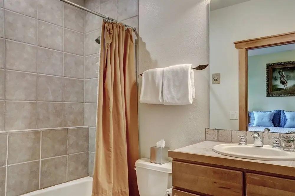 Ski-in/ski-out 3 Bedroom Townhome at Snowflake Lift With Private Hot Tub