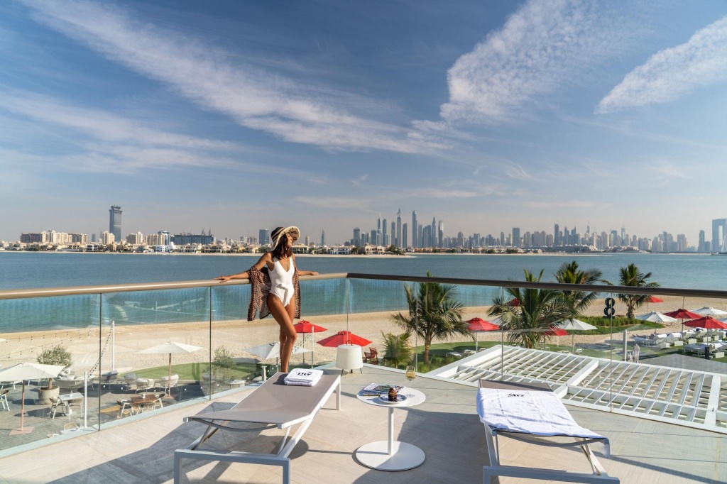 Th8 Palm Dubai Beach Resort, Vignette Collection by IHG