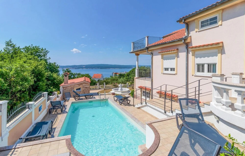 Nice Home in Dramalj With Wifi and 7 Bedrooms