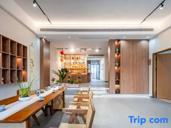 Wuyuan Jiushe B&B