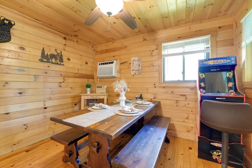 Bryson City Cabin in Smoky Mtn with Resort Amenities