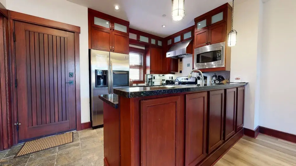 Juniper Crest 7 Private Hot Tub, 2 Car Garage, BBQ, Walk to the Lifts and Mountain Views by RedAwning