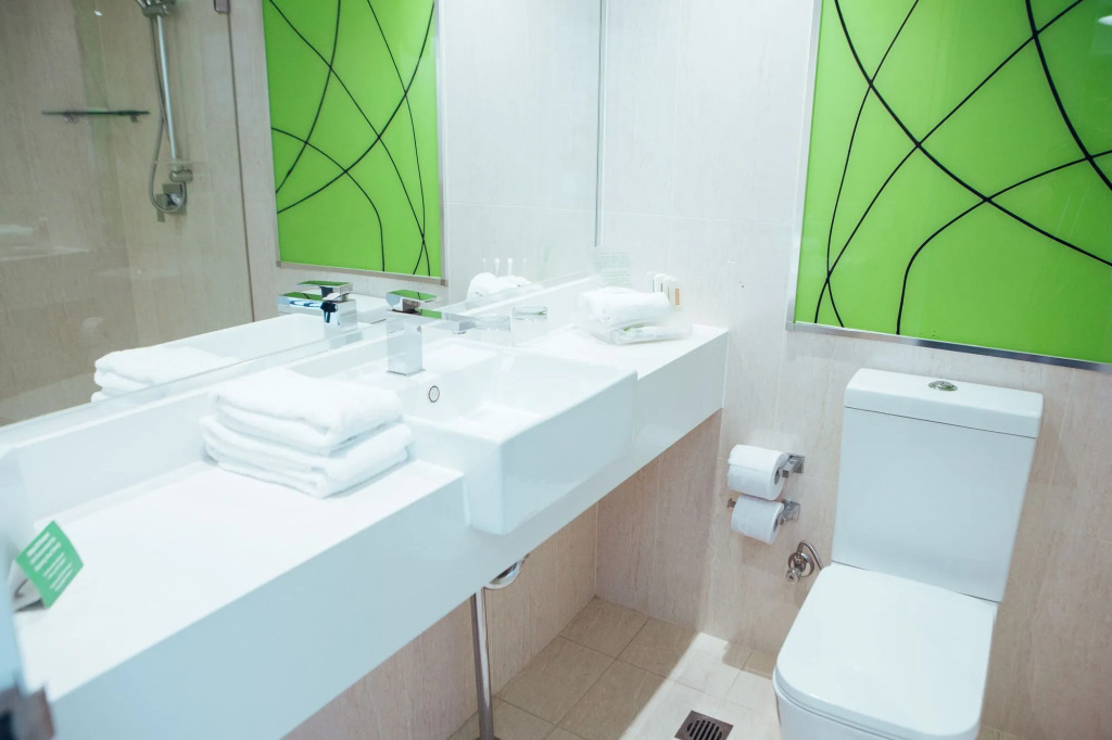 Holiday Inn Warwick Farm by IHG