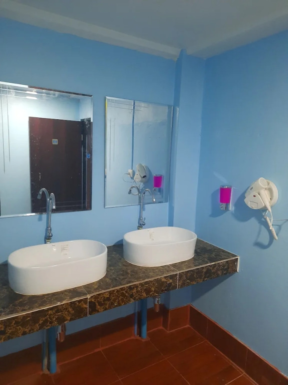 RD Hostel & Restaurant