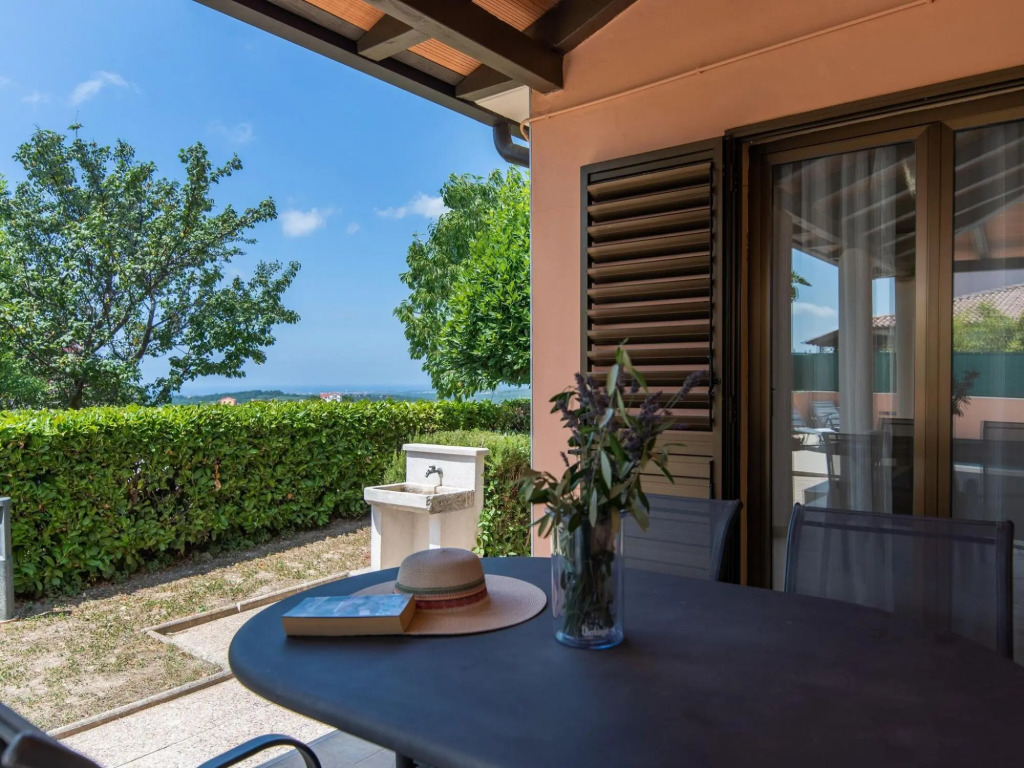 Stylish Villa in Buje With Outdoor Kitchen