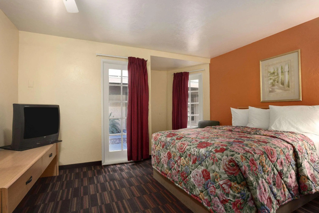 Days Inn & Suites Tucson AZ