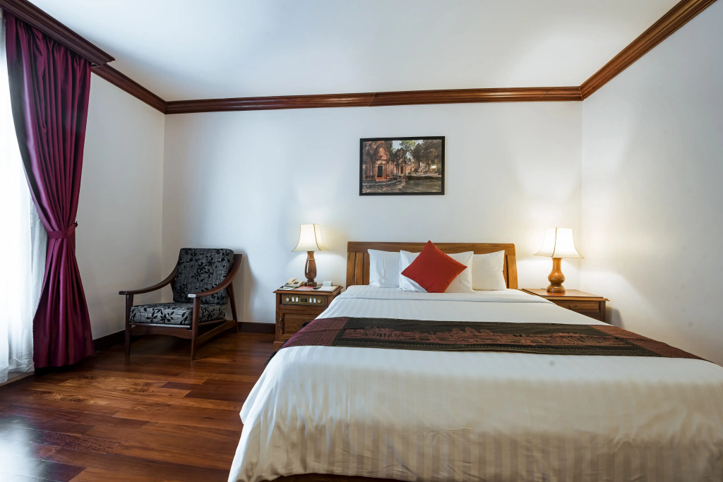 The Suite By Royal Crown Hotel