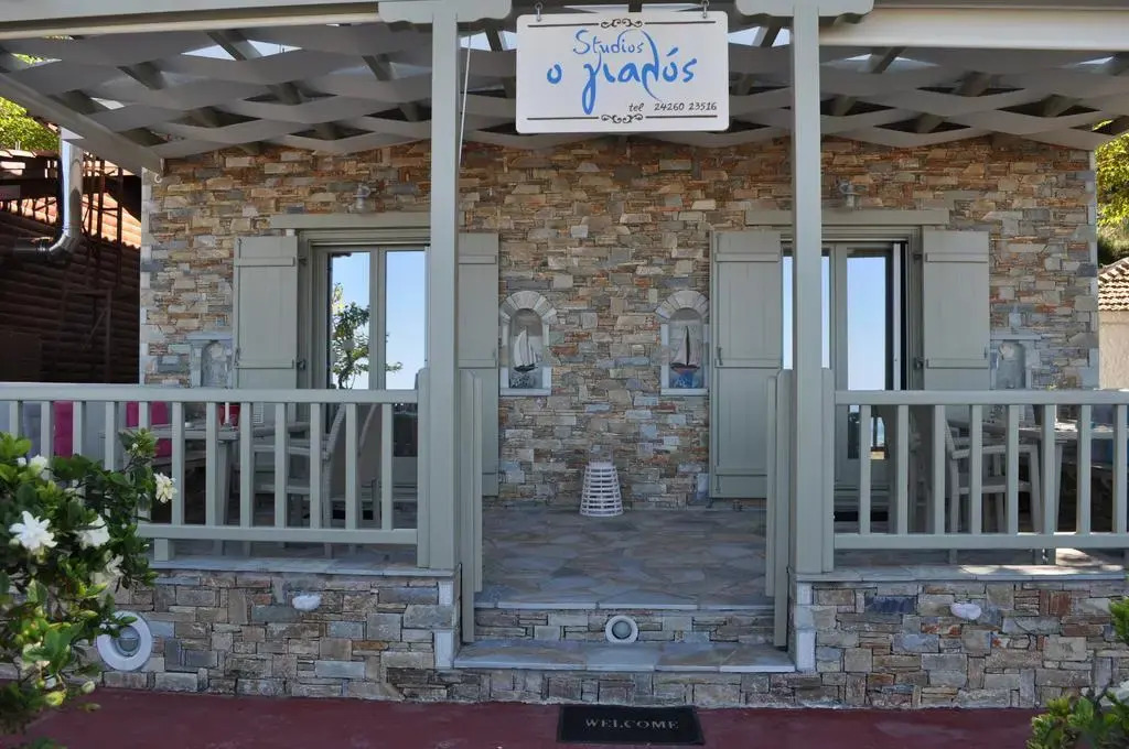 Studios Yalos