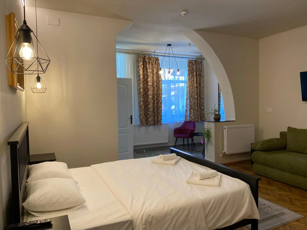 Theater Guesthouse with Parking