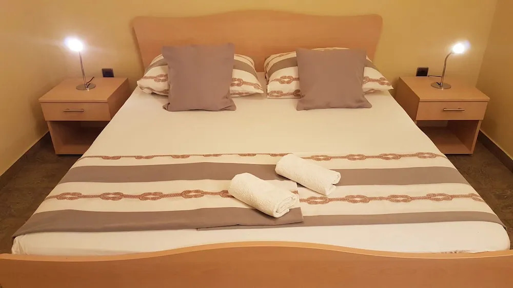 Apartments and Rooms Slavica