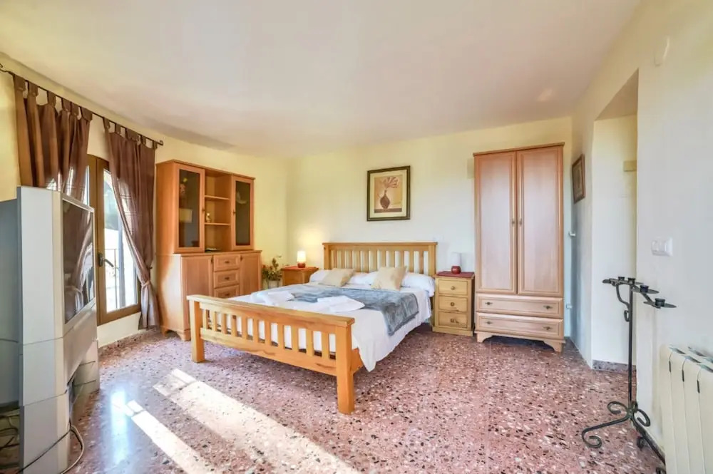 Villa - 4 Bedrooms with Sea views - 104991