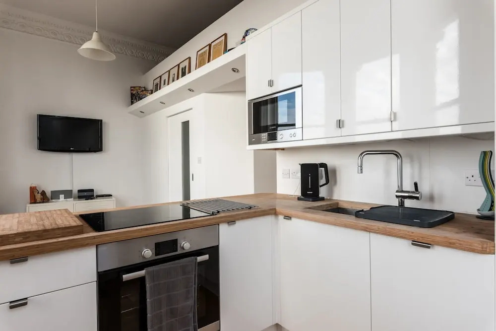 1 Bedroom Seafront Flat in Hove