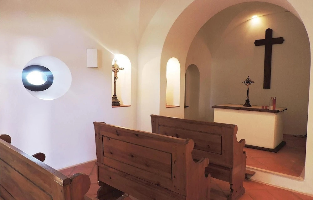 Beautiful Home in Grândola With Wifi and 4 Bedrooms