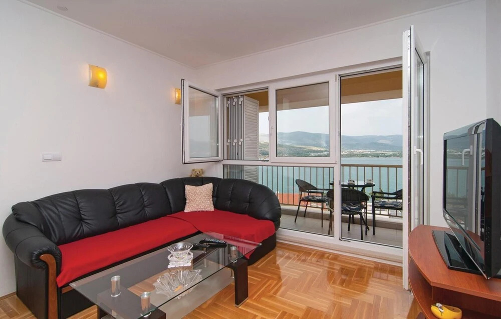 Nice Home in Misevac With Wifi and 2 Bedrooms
