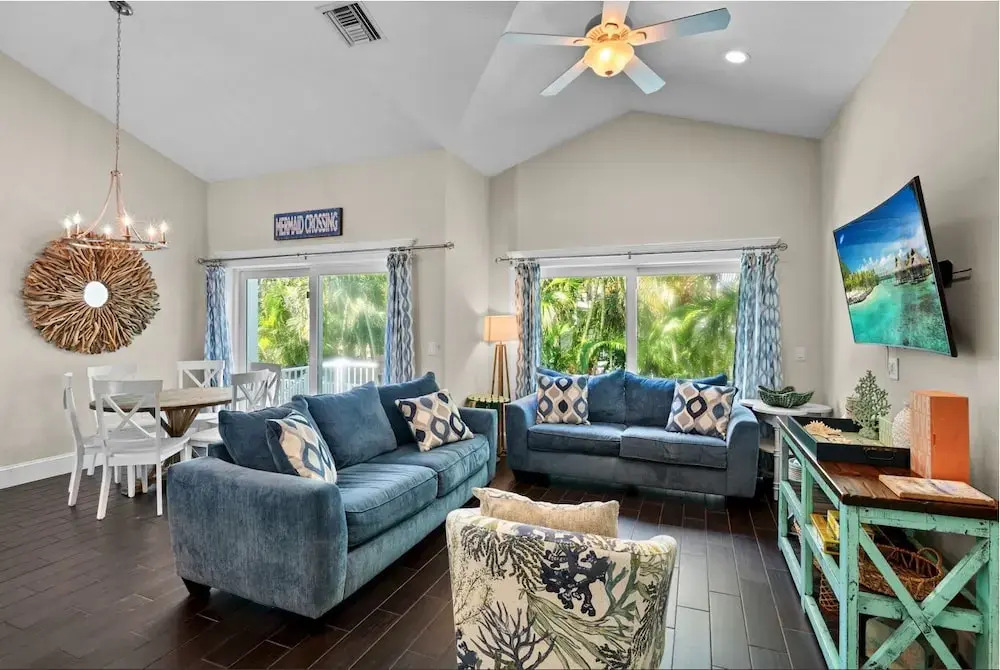 Fanta Sea 4 Bedroom Home by RedAwning
