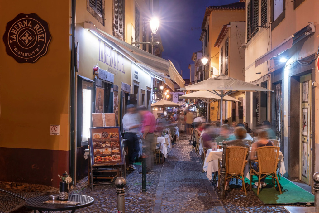 In the pedestrianised Funchal Old Town, close to amenities | Taberna Apartment 4