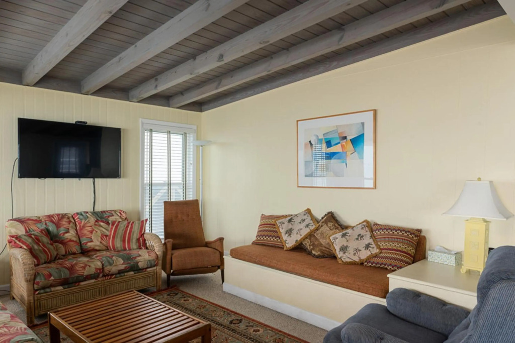 Admirals Quarters by Oak Island Accommodations