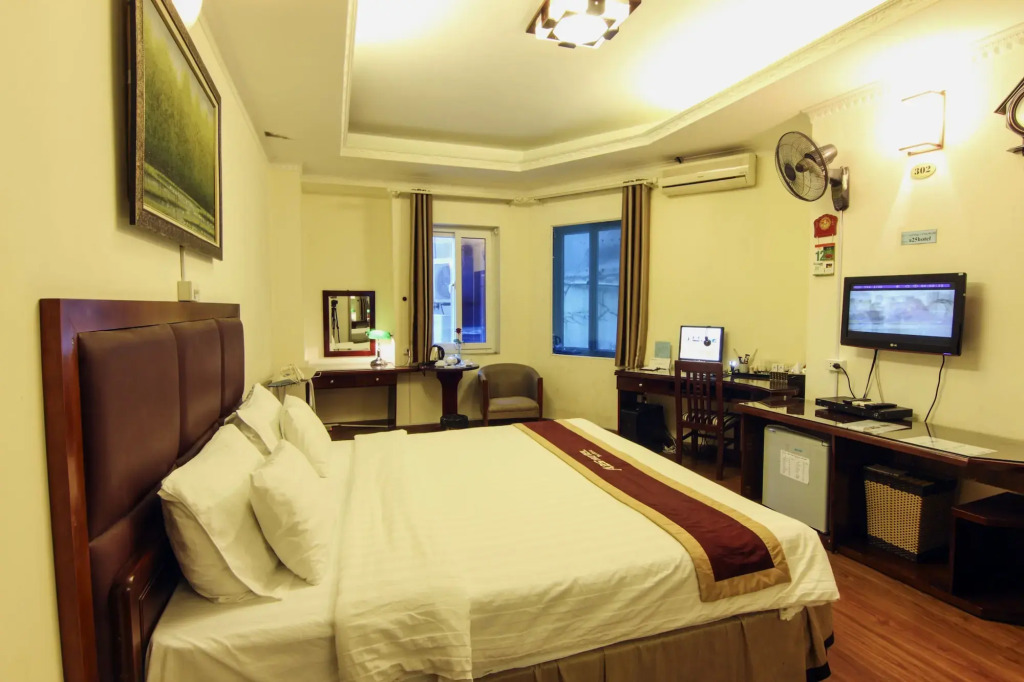 Hotel - Lương Ngọc Quyến