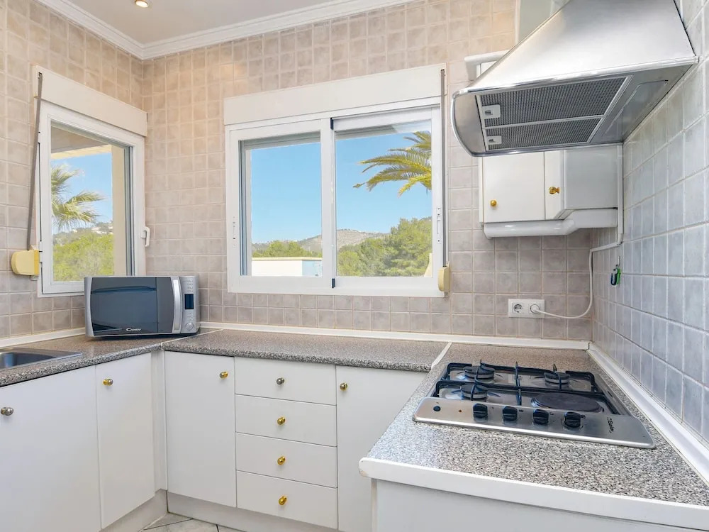 Magnificent 5 Person Villa with Swimming Pool near Caspe