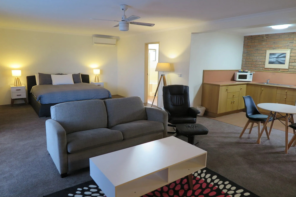 Summerhill Motor Inn