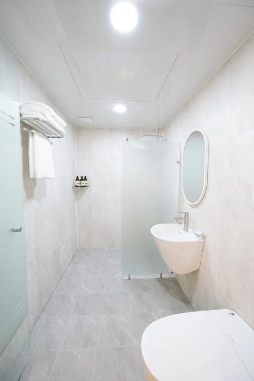 Vavant Tourist Hotel