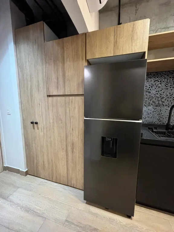 Stylish Private Room City Views & Prime Location