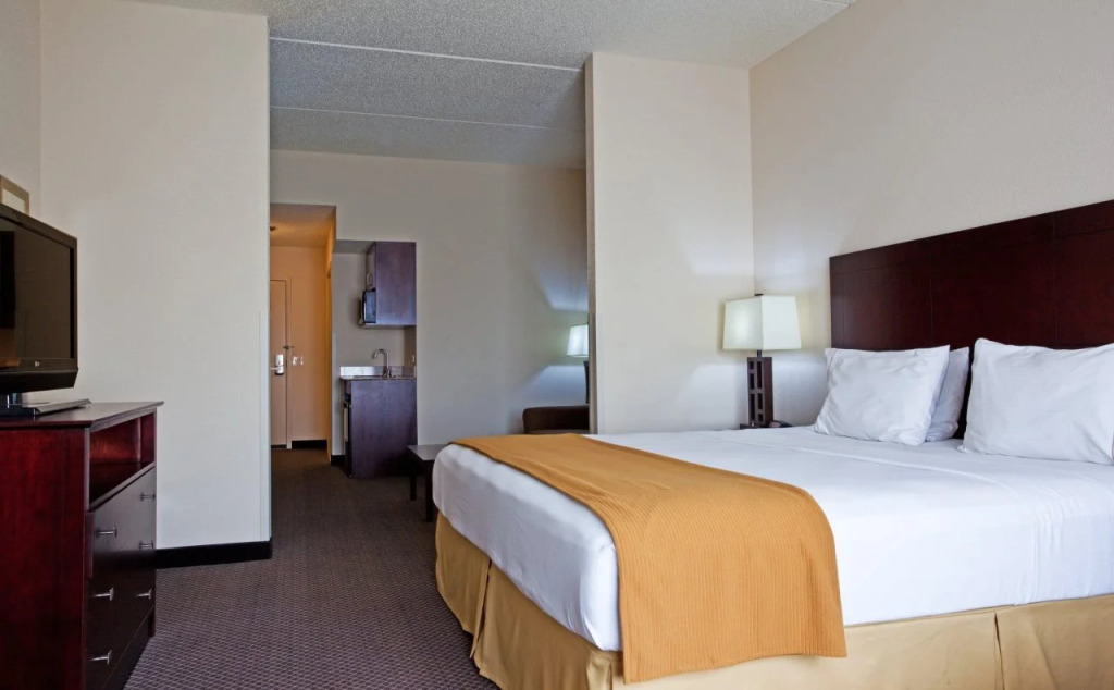 Holiday Inn Express & Suites Chicago West-OHare Arpt Area by IHG