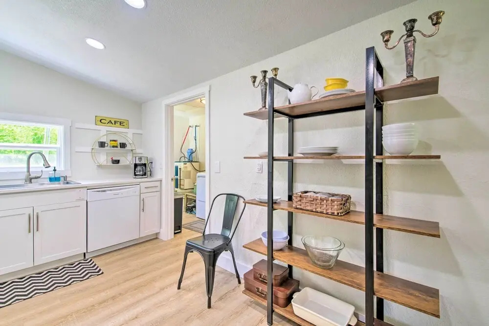 Bright Home w/ Fire Pit, Near Back 40 Trail!