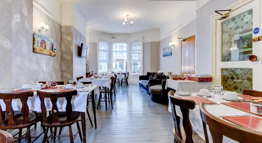 Rayners Hotel