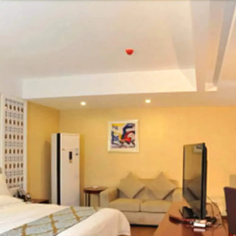 Ease Hotel