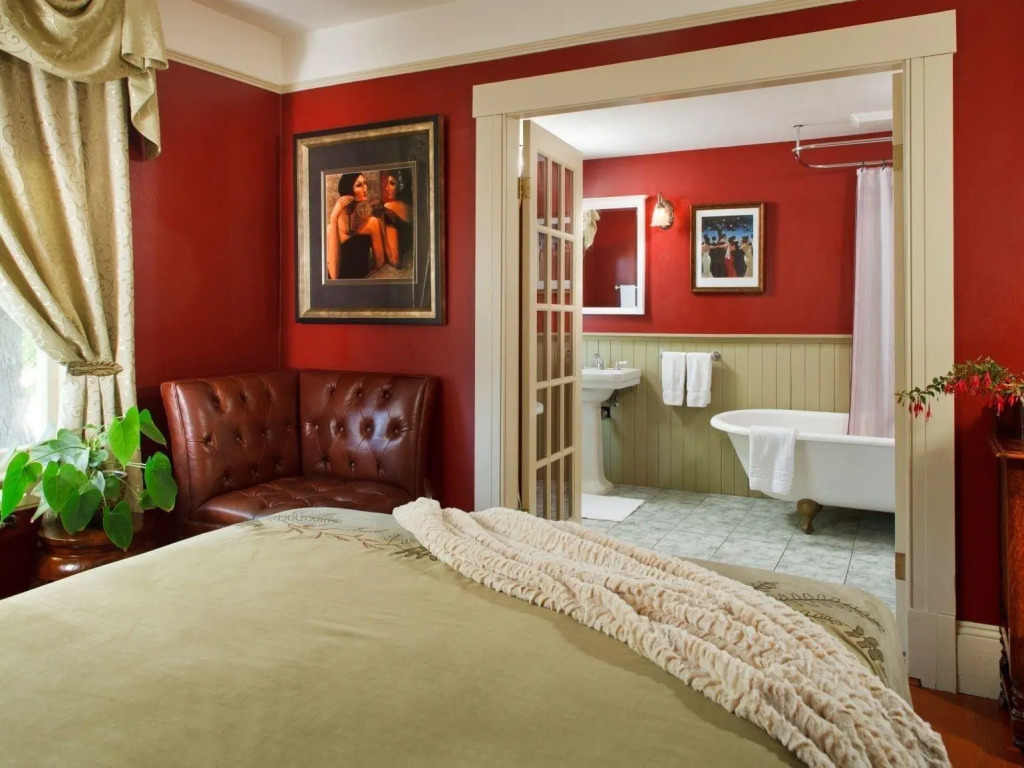 Abbeymoore Manor Bed & Breakfast Inn