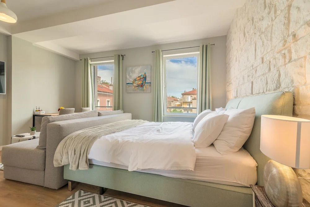Luxurious Suites Elegance