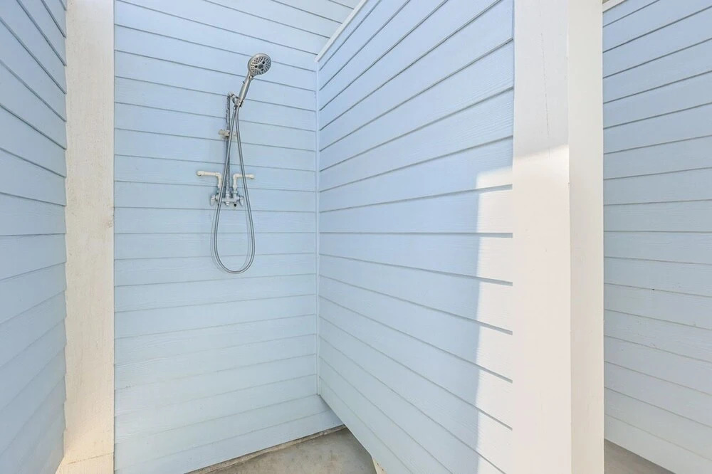 Seashells By The Seashore 3 Bedroom Home by RedAwning