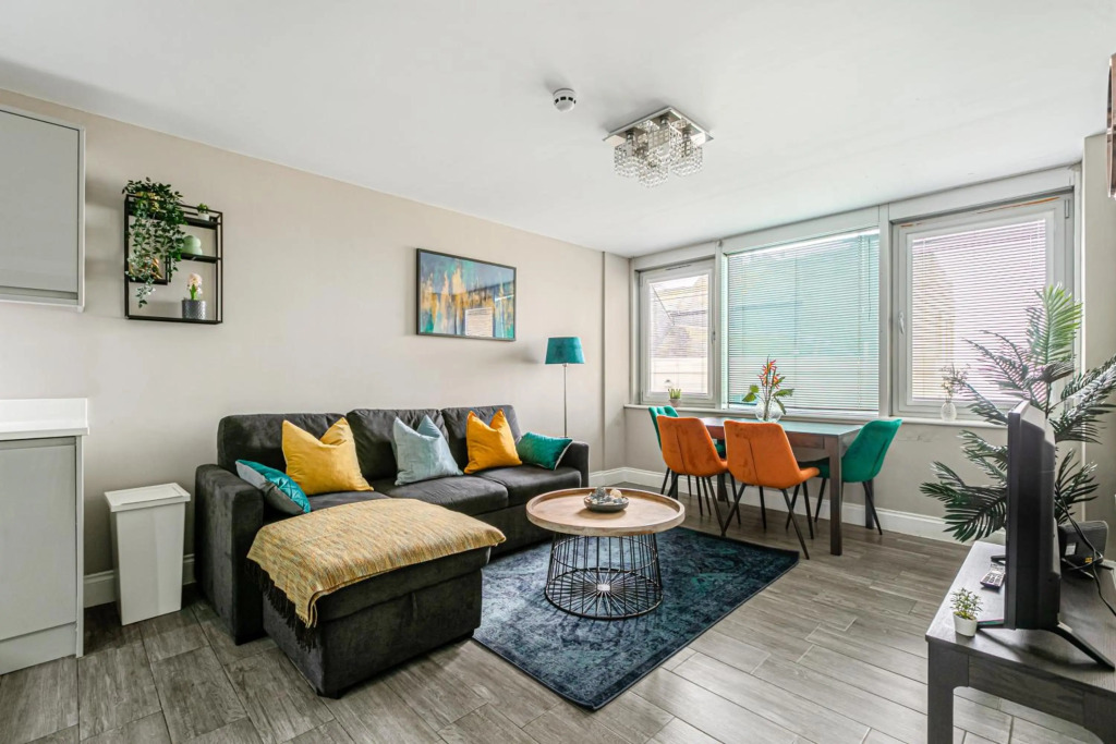 Green Diamond by Creatick Apartments
