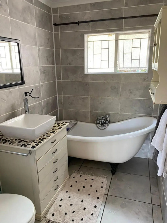 A Homely 2-bed Apartment in West Acres