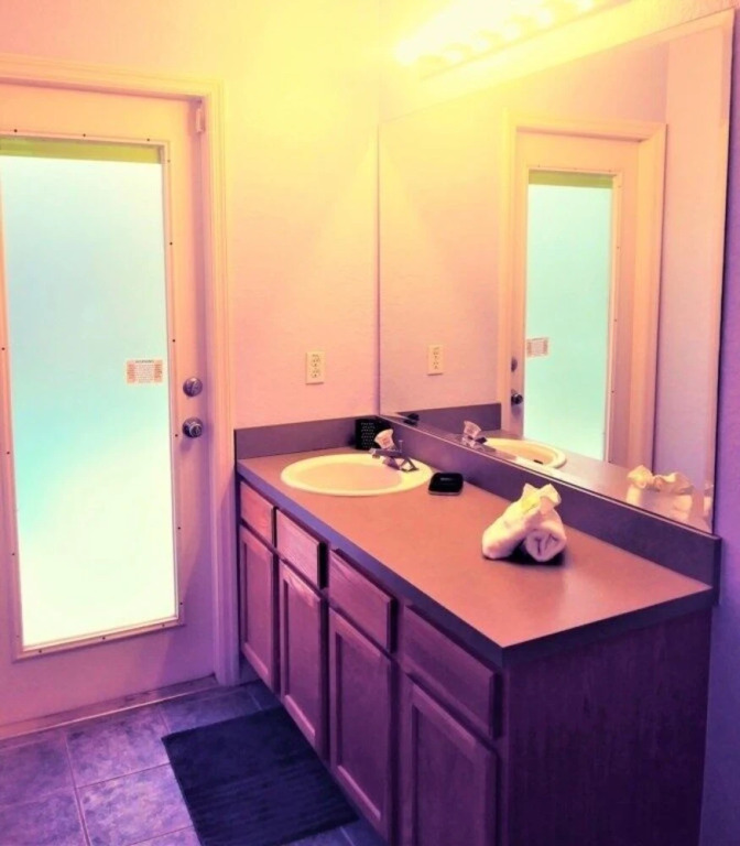 Executive 4 Bed/3 Bath/private Pool Near Disney 4 Bedroom Home
