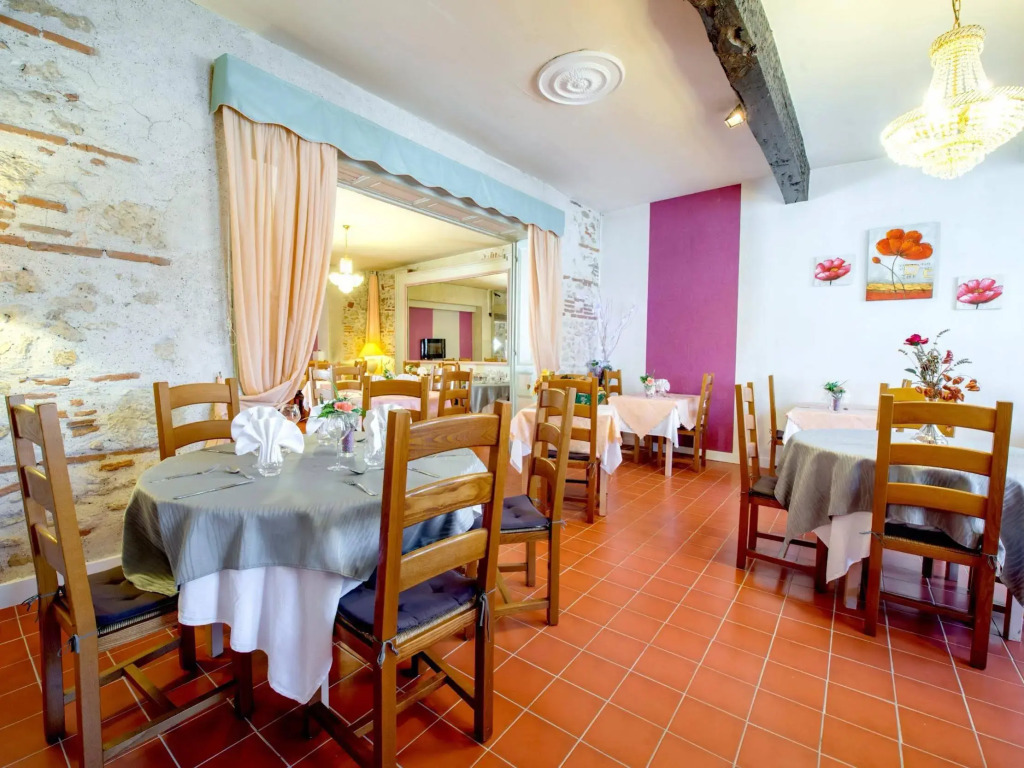 Logis Hotels - La Table dAntan - Hôtel 2 étoiles et Restaurant