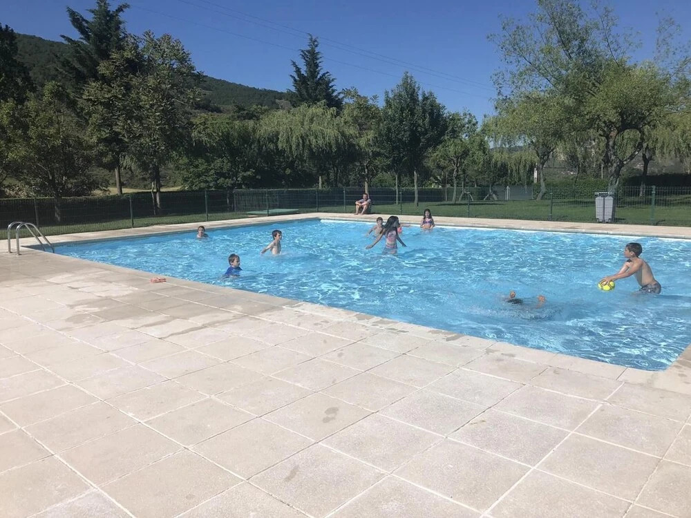 Apartment With 2 Bedrooms in Zorraquín, With Private Pool and Wifi Near the Slopes