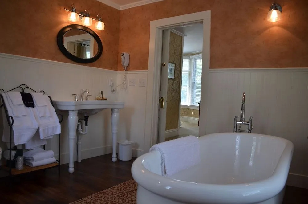 Maplewood Hotel