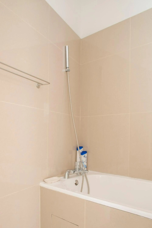 Disa Park 16th Floor Apartment with City Views
