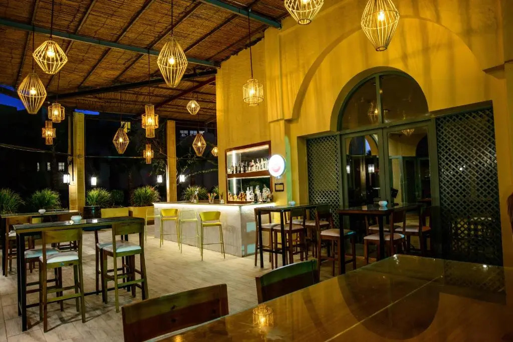 Suites Hôtel Les Charmilles & Spa