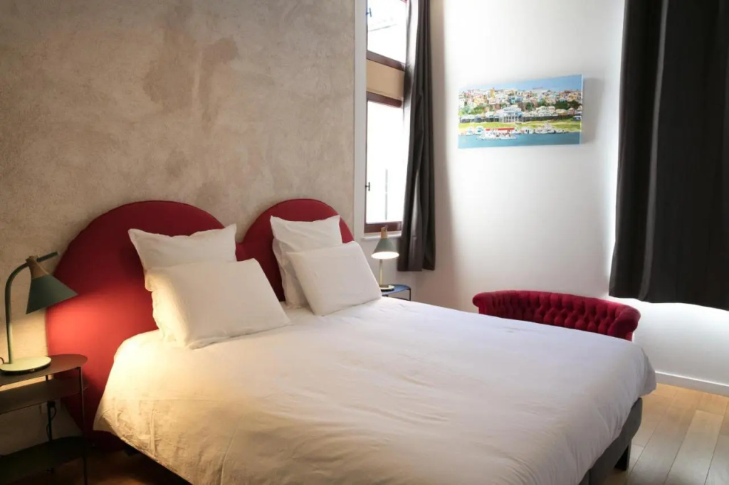 Spacieux Appartement, A-Mi-Chemin, Au Coeur de Tournus