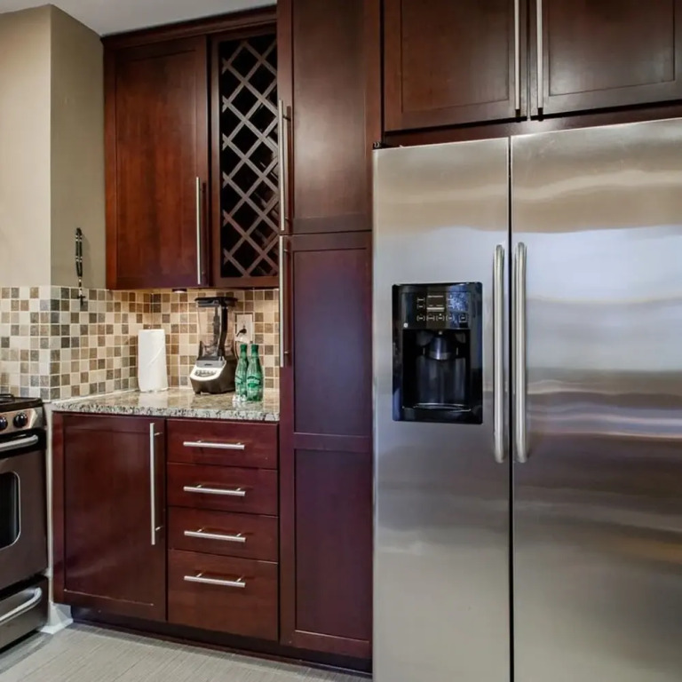 Pentagon City Homestay Parking Available