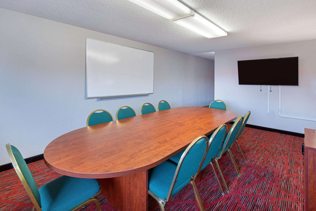 Ramada by Wyndham Bowling Green
