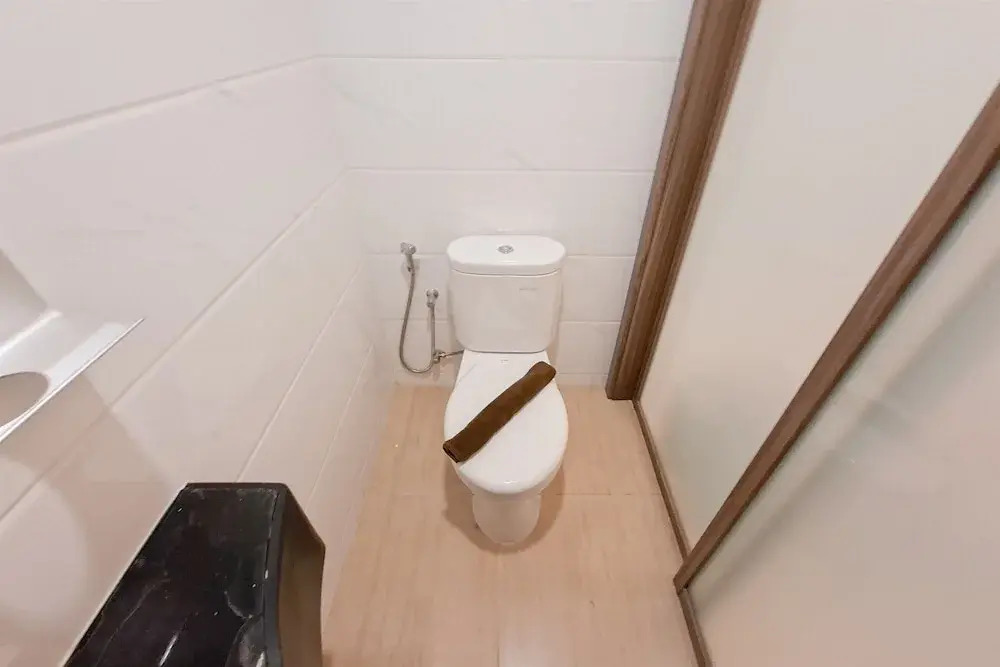 Modern Earth Tone Minimalist Studio At Sky House Bsd Apartment