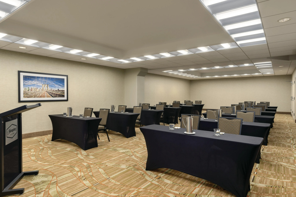 Hampton Inn New York - LaGuardia Airport