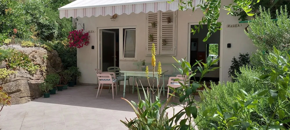 Studio Apartments Roza - A Charming Oasis in the Centre of Makarska
