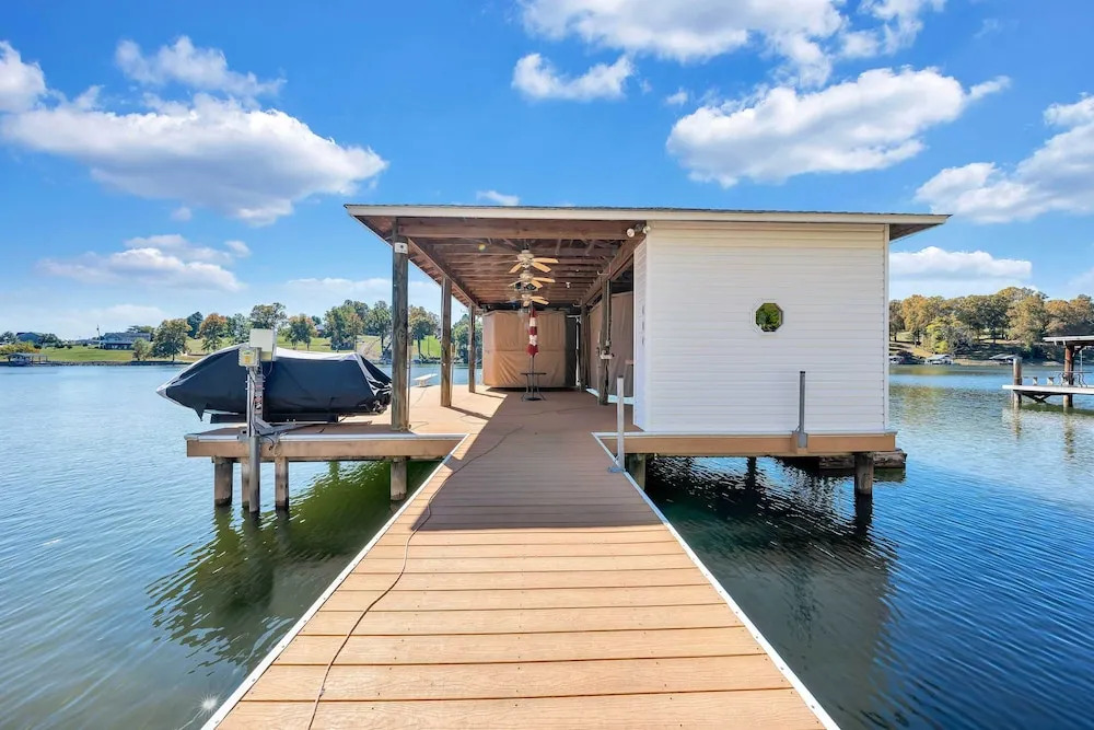 Family Lake Retreat w/ Screened Deck